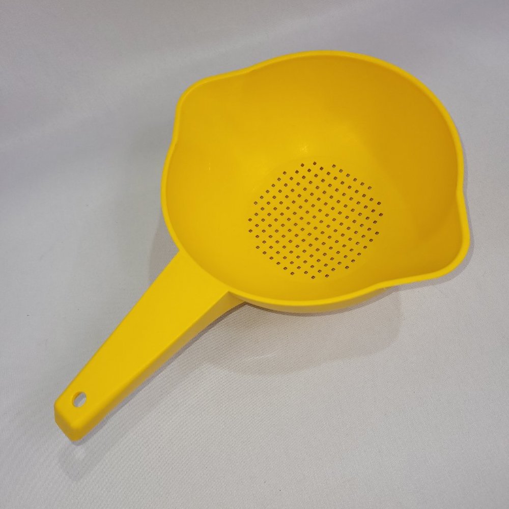 Tupperware Vintage 1 Quart Colander Yellow Plastic Sieve